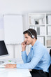 freundlicher berater mit headset