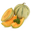 melon entier demi et  deux parts fond blanc oblique