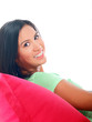 mädchen ruht auf dem sitzsack