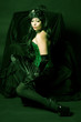JEUNE FEMME ASSISE BURLESQUE CORSET