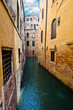 Foto : Glimpse of a venetian canal Glimpse of a venetian canal