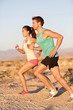 Foto: Runners couple running in trail run outside Runners couple running in trail run outside
