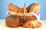 Composition with bread and rolls, in wicker basket