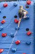 Kletterwand mit Kind