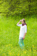 Portrait einer schönen jungen Frau im Frühling