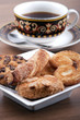 tasse de thé avec des pâtisseries
