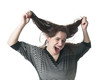 Frau mit zerzausten Haaren