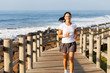 Foto: fit mid age woman jogging at the beach fit mid age woman jogging at the beach