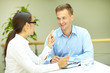 Foto: Smiling to colleague Smiling to colleague