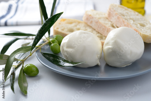 Photo: Mozzarella and olives Mozzarella and olives