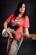 Frau mit E-Gitarre
