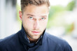 Foto: attraktives Model im Trenchcoat attraktives Model im Trenchcoat