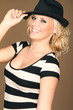 Blondine mit Hut