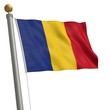 Die Flagge von Rumänien flattert am Fahnenmast