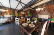 Foto: The cozy interior of the restaurant with delicious food The cozy interior of the restaurant with delicious food