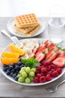 Photo: Obstteller mit Waffeln Obstteller mit Waffeln