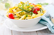 Bandnudeln mit grünem Spargel