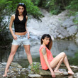Ragazze al fiume