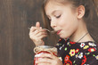 Foto: Child eating dessert Child eating dessert