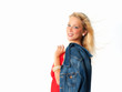 Hübsche Blondine mit Jeansjacke