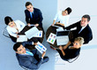 Foto: Top view of working business group Top view of working business group