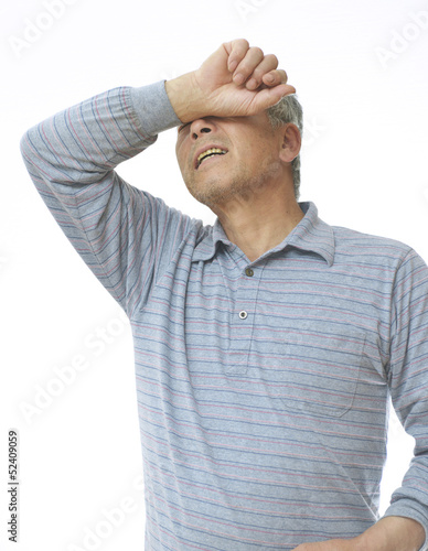 Photo: 目を押さえる男性 目を押さえる男性