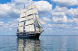 Le voilier sur la mer