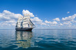 Le voilier sur la mer
