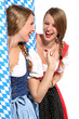 Schwestern im Dirndl