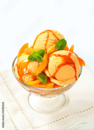 Photo: Ice cream sundae Ice cream sundae