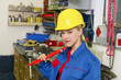 Mechanikerin in Werkstatt