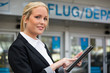 Frau mit Tablet Computer