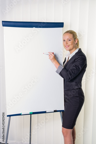 Photo: Frau mit Flip-Chart Frau mit Flip-Chart