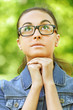 Foto: young woman glasses dreams young woman glasses dreams