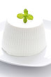 Photo: Ricotta fresca su sfondo bianco Ricotta fresca su sfondo bianco