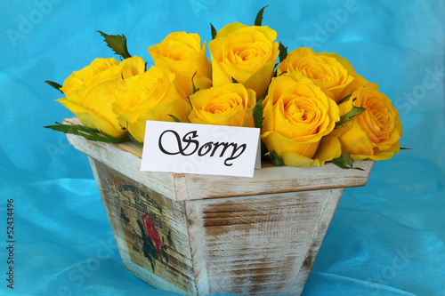 Photo: Sorry note with yellow roses in vintage wooden flower box Sorry note with yellow roses in vintage wooden flower box