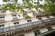 Immeuble parisien ombragé