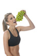 Foto: Model Released. Young Woman Holding a Bunch of Grapes Model Released. Young Woman Holding a Bunch of Grapes