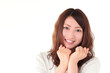 笑顔の若い女性