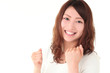 ガッツポーズの若い女性