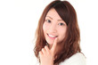 白い歯の女性