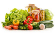 Foto: Composition with assorted organic vegetables isolated on white Composition with assorted organic vegetables isolated on white
