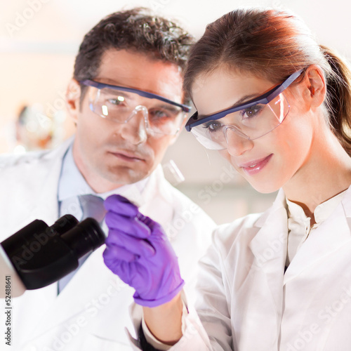 Photo: Health care professionals working in laboratory. Health care professionals working in laboratory.