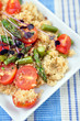 Couscous Salat mit Spargel und Tomaten