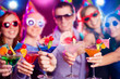 Foto: young company celebrates birthday with a cocktail in hand young company celebrates birthday with a cocktail in hand