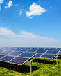 Solarenergie Photovoltaik unter blauem Himmel 4