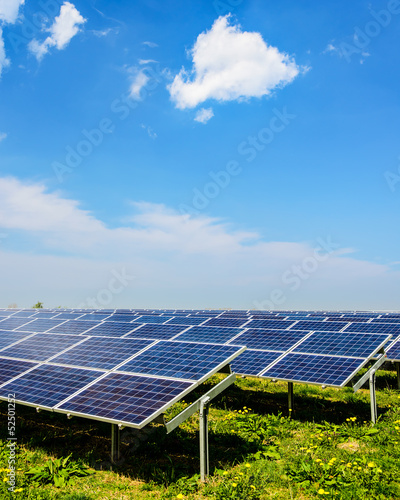 Photo: Solarenergie Photovoltaik unter blauem Himmel 4 Solarenergie Photovoltaik unter blauem Himmel 4