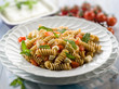 Foto: pasta with feta cheese fresh tomatoes and mint leaf, selective f pasta with feta cheese fresh tomatoes and mint leaf, selective f