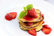 Pfannkuchen mit Erdbeeren