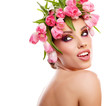 Foto: beauty woman portrait with wreath from flowers on head over whit beauty woman portrait with wreath from flowers on head over whit